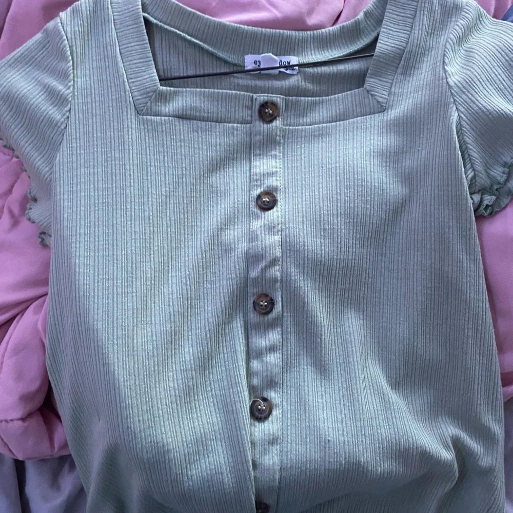 Shein green shirt. - Picture 1 of 1